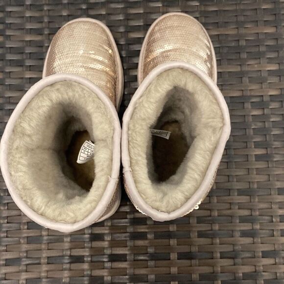 UGG silver sequence boots women’s size 6 - Picture 3 of 7